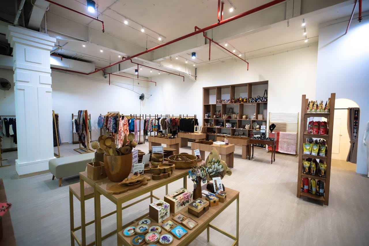 Dukung UMKM, Dekranasda Kota Bandung Buka Galeri Patrakomala di Braga City Walk