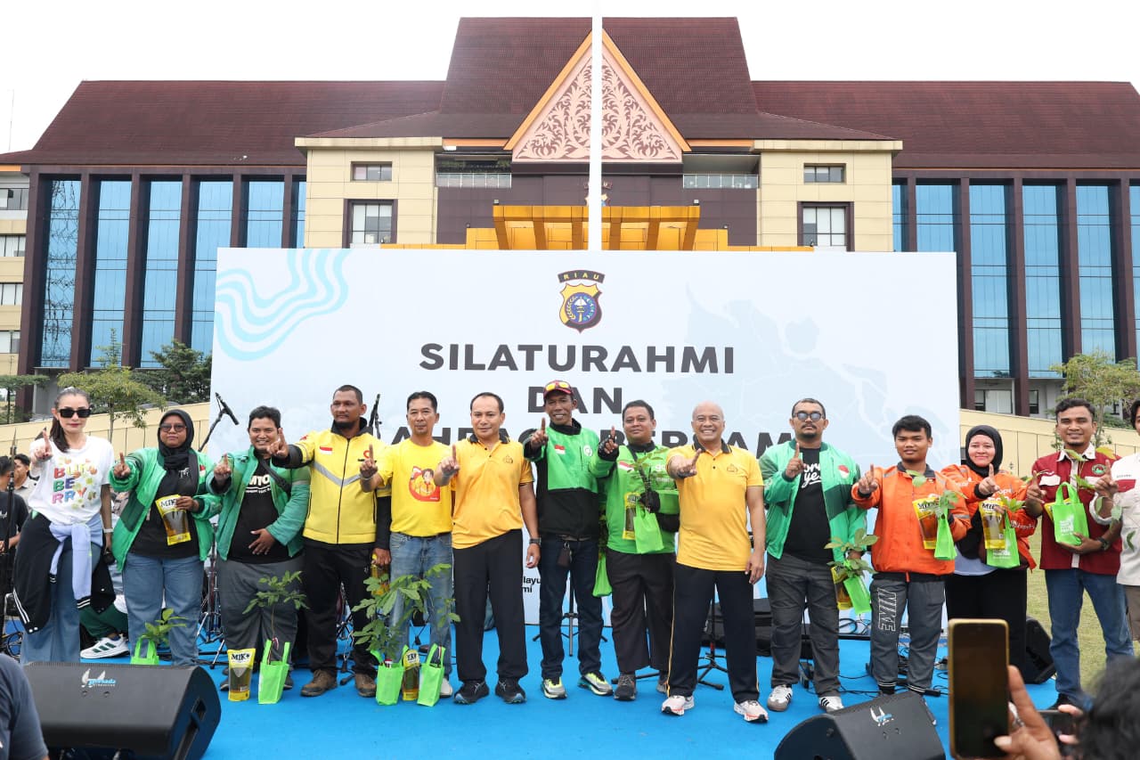 Perkuat Silaturahmi, Polisi dan Ojol Olahraga hingga Makan Bersama di Polda Riau