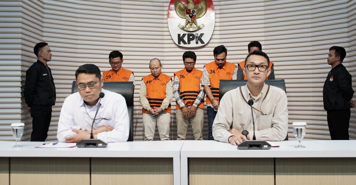 KPK Tahan Lima Tersangka Korupsi Kredit Fiktif pada PT BPR Bank Jepara Artha TA 2022-2024