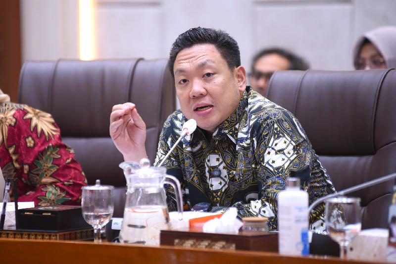 Distribusi Panjang Dinilai Berisiko, Charles Honoris Minta Evaluasi MBG