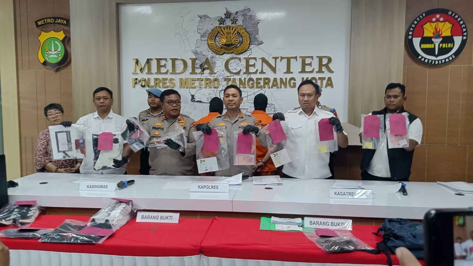Polres Metro Tangerang Kota Bergerak Cepat Amankan Dua WNA Pelaku Pencurian Rumah Kosong