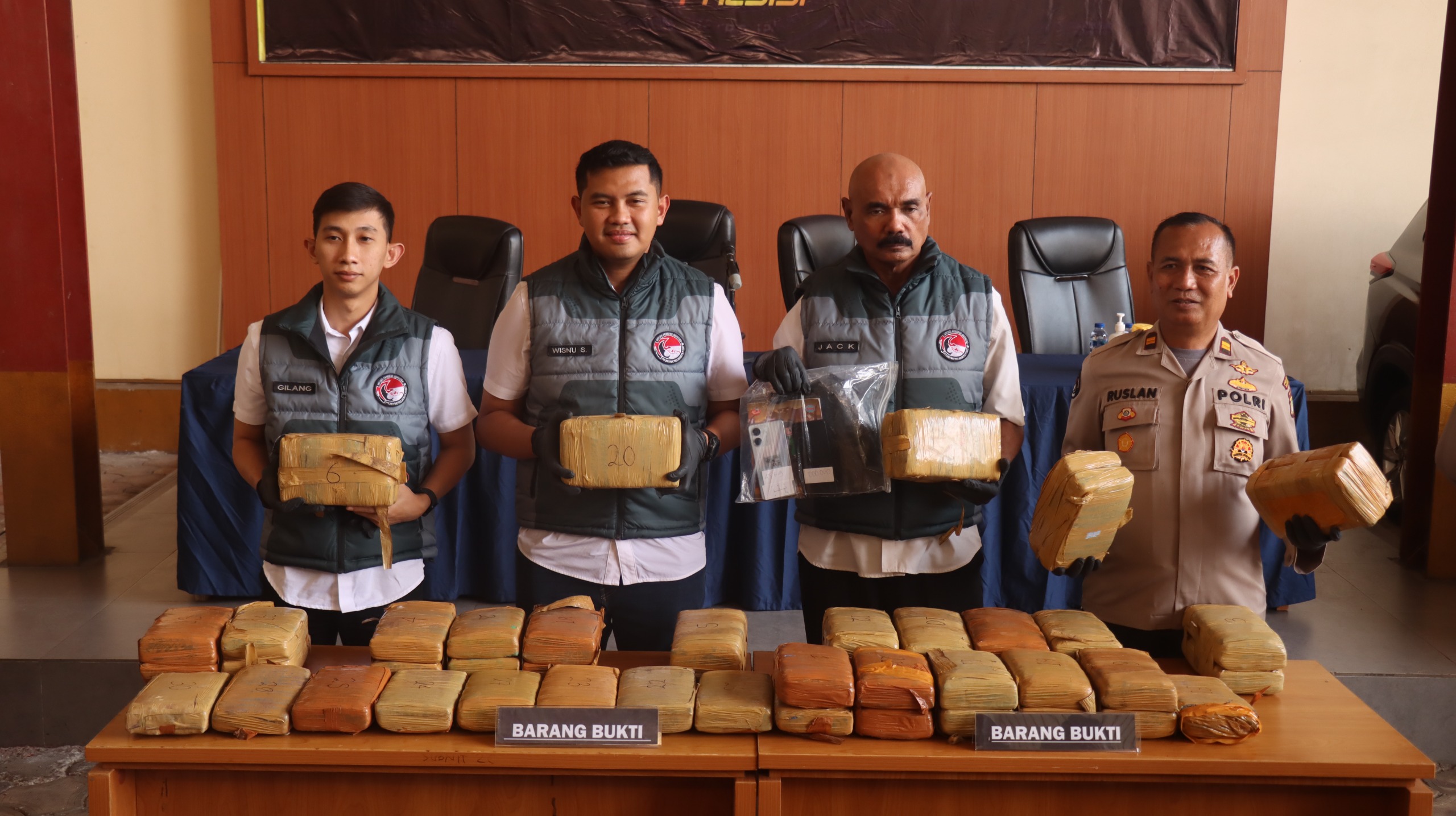 Polisi Tangkap Dua Pria di Cakung yang Simpan 53 Kg Ganja, Jaringan Diduga Berasal dari Aceh