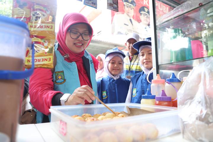 Dinas Kesehatan Kota Tangerang Sidak Kantin Sekolah, Uji Sampel Jajanan Anak dengan Tes Kota