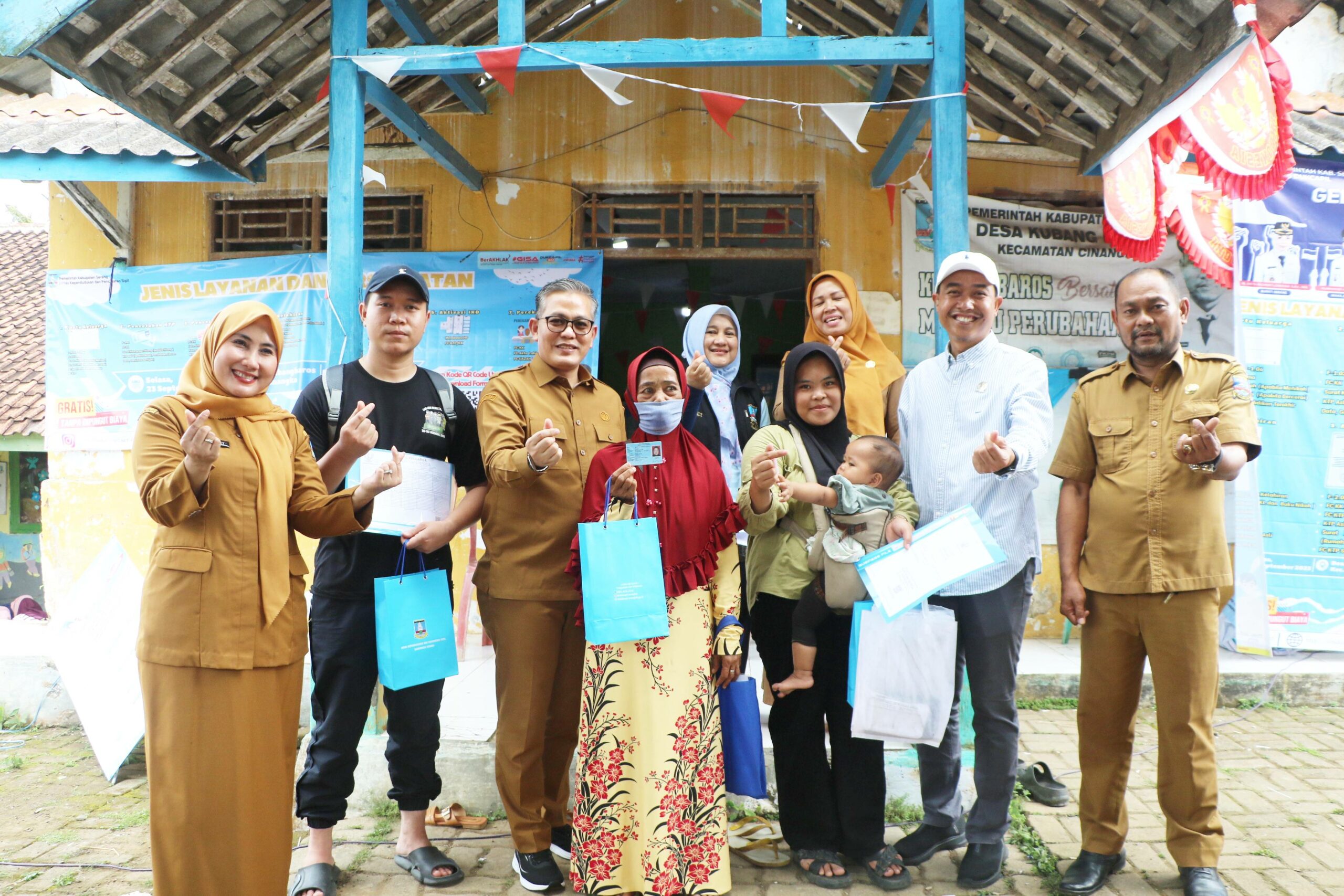 Disdukcapil Kabupaten Serang Jemput Bola Layanan Adminduk, Ratusan Warga Cinangka Antusias