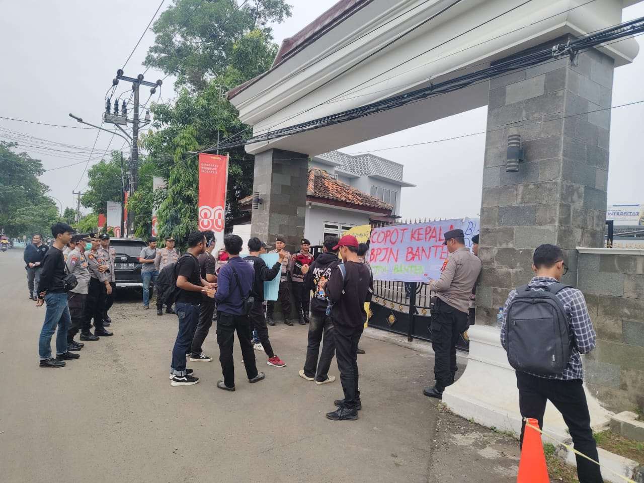 Mahasiswa dan pemuda Desak BPJN Banten atas Dugaan Proyek Asal-asalan