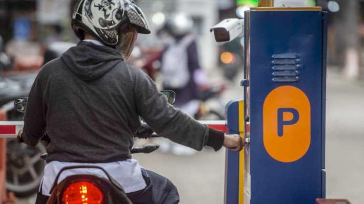 Gubernur DKI Jakarta, Pramono Anung Tegaskan Tak Ada Rencana Kenaikan Tarif Parkir