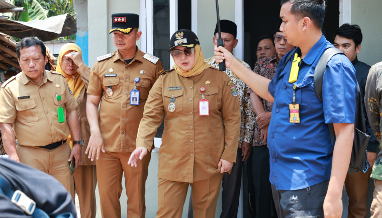 Wabup Intan Tinjau Rumah Hasil Program Bedah RTLH di Desa Cirumpak