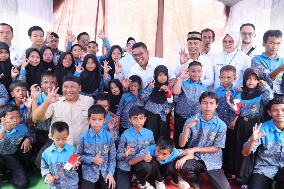 Gubernur Banten, Andra Soni Serahkan Mobil Operasional untuk SKhN 03 Lebak