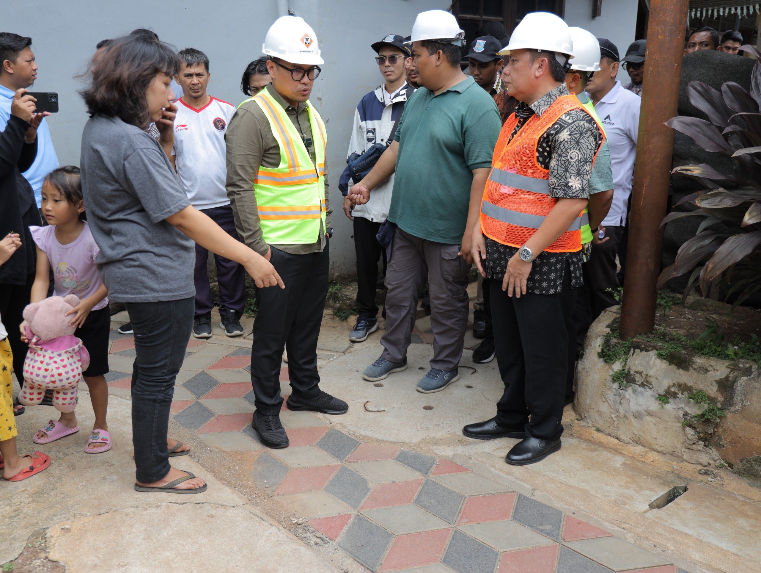 Tinjau Penataan Kampung Kumuh Bambu Apus Tangsel, Pilar: Proyek Selesai Tepat Waktu dan Berkualitas