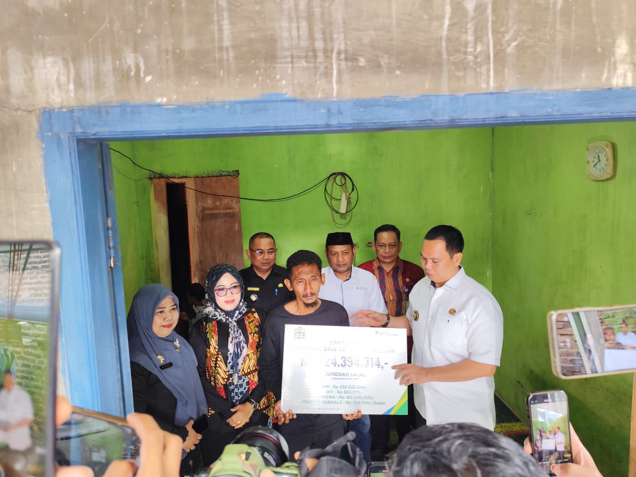 Akibat Kecelakaan Kerja, Wali Kota Serang Langsung Serahkan Santunan BPJS Ketenagakerjaan Ke Ahli Waris