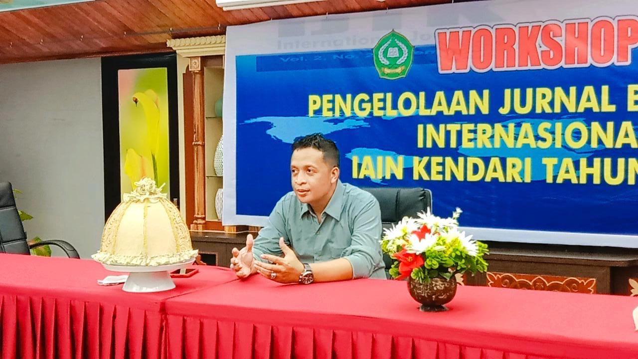Nilai Ferry Irwandi “Baperan” Hadapi Kritik, Akademisi IAIN Kendari: Bukan Semua Kritik Itu Fitnah