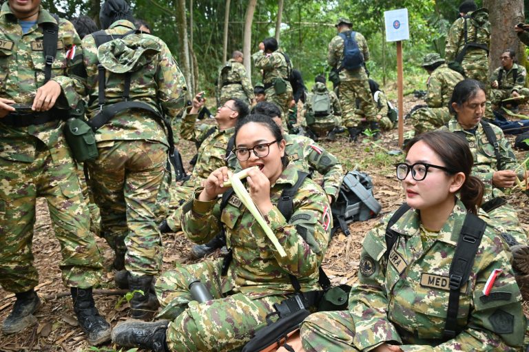 Kemhan Perkuat Kesiapan Mental Awak Media melalui Pembekalan Survival di Daerah Rawan