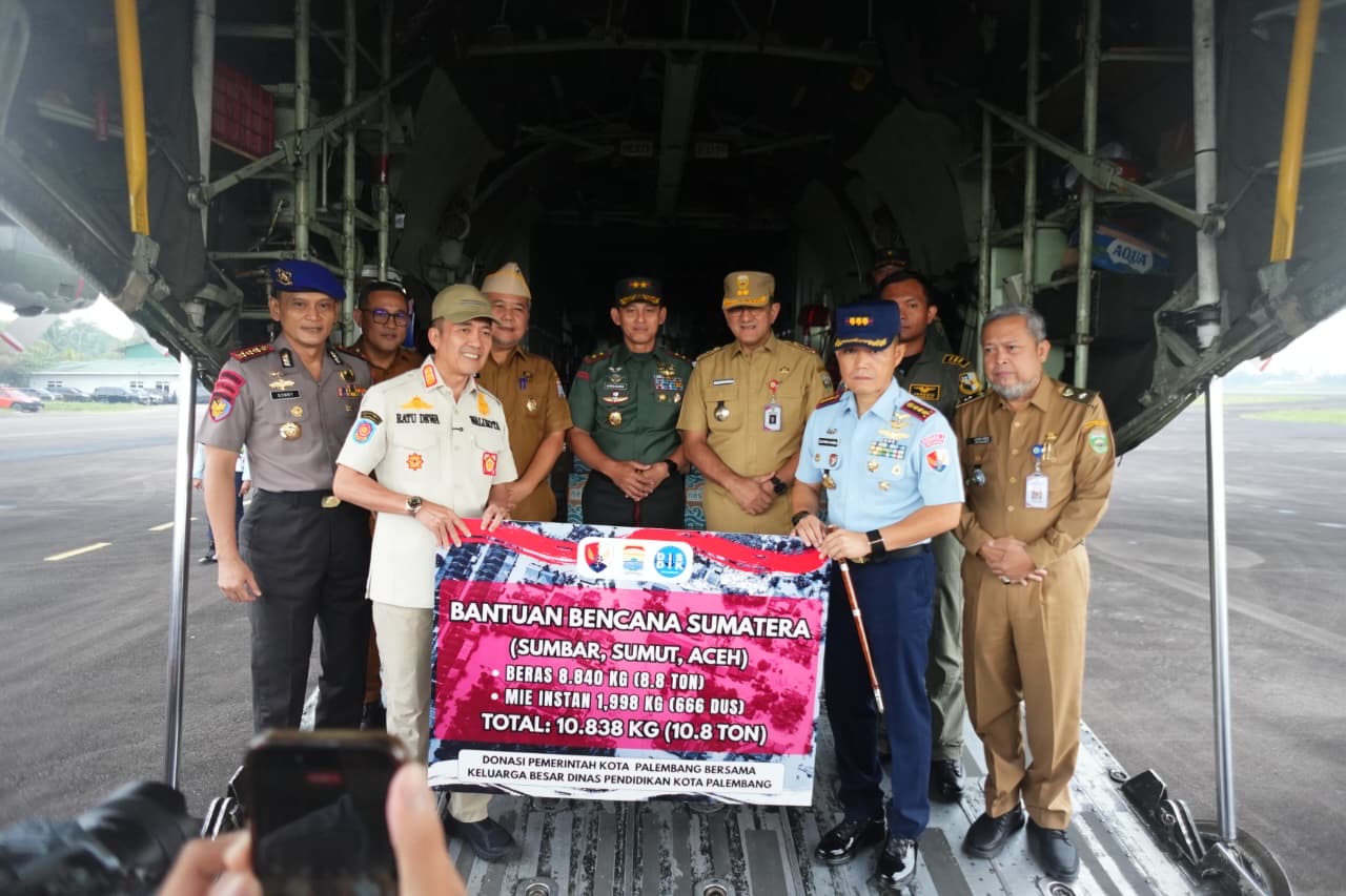 Masyarakat Sumsel Peduli Korban Bencana, Kirimkan Bantuan Logistik dengan Pesawat TNI Hercules