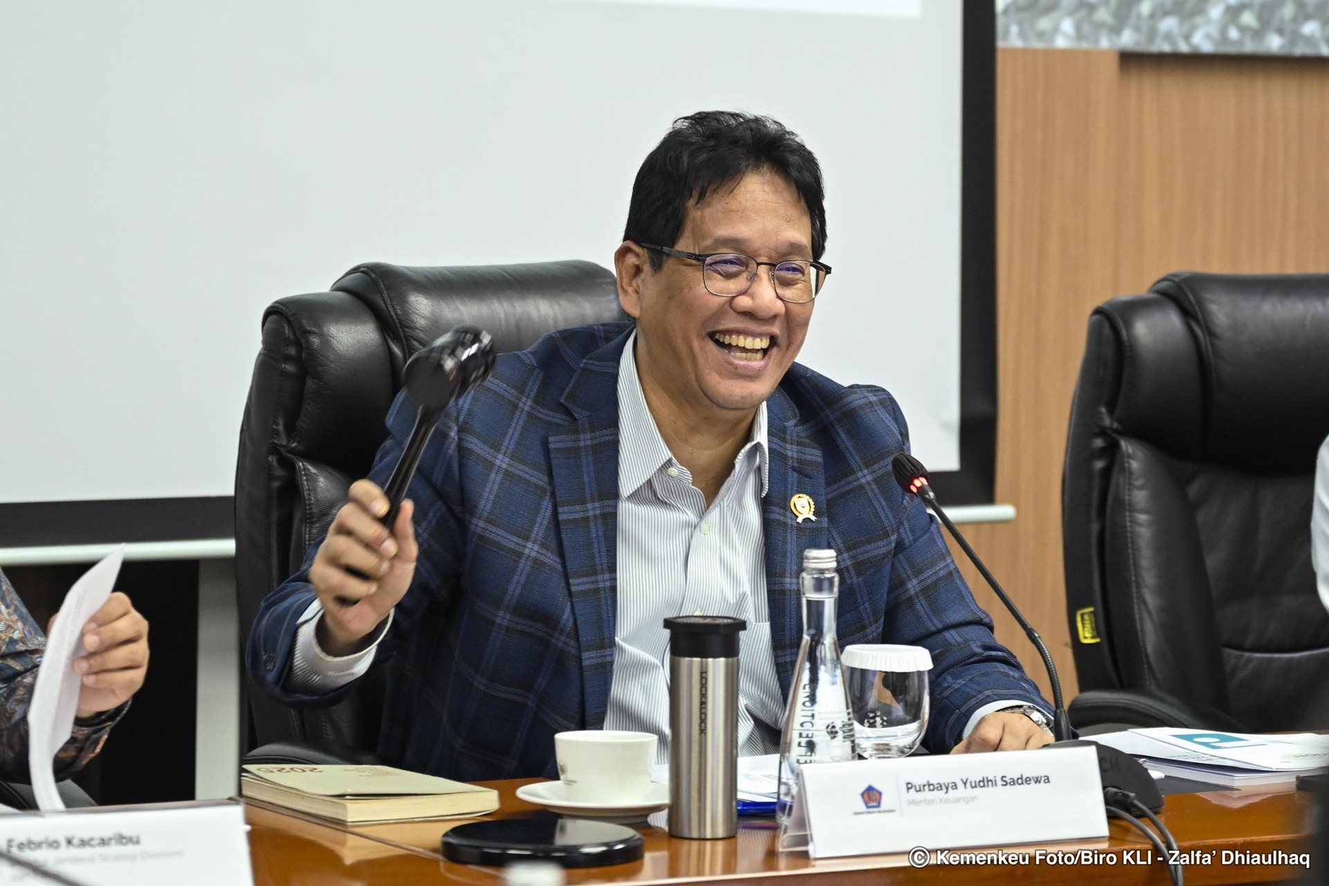 Satgas P2SP Hadirkan Dua Pelaku Usaha dalam Rapat Perdana