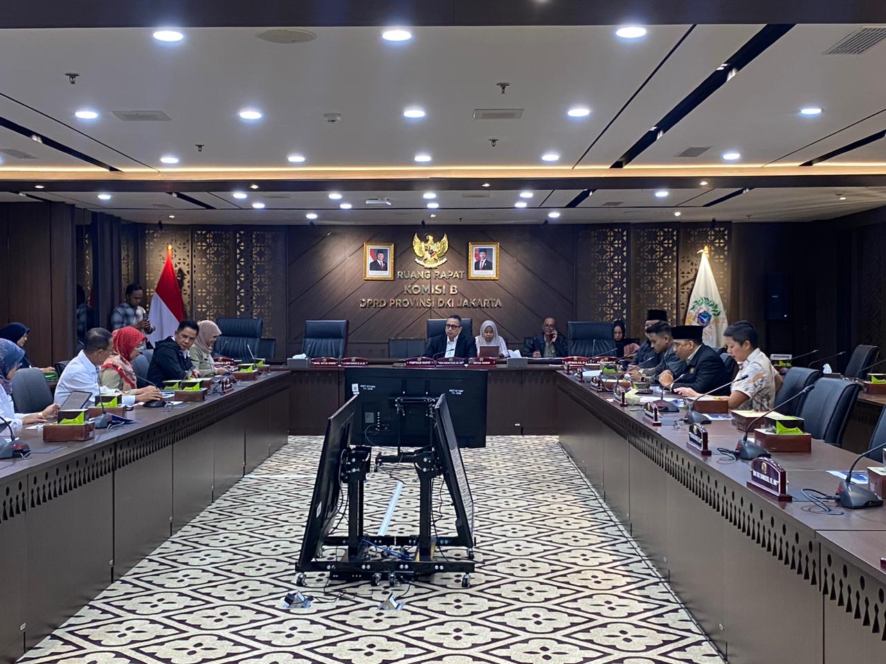 Komisi B Evaluasi Kinerja PT MRT Jakarta