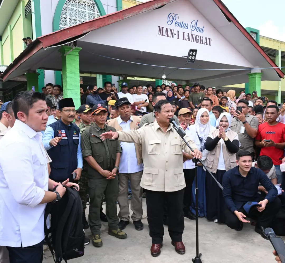 Panglima TNI Dampingi Presiden Prabowo Subianto Tinjau Lokasi Pengungsian Langkat