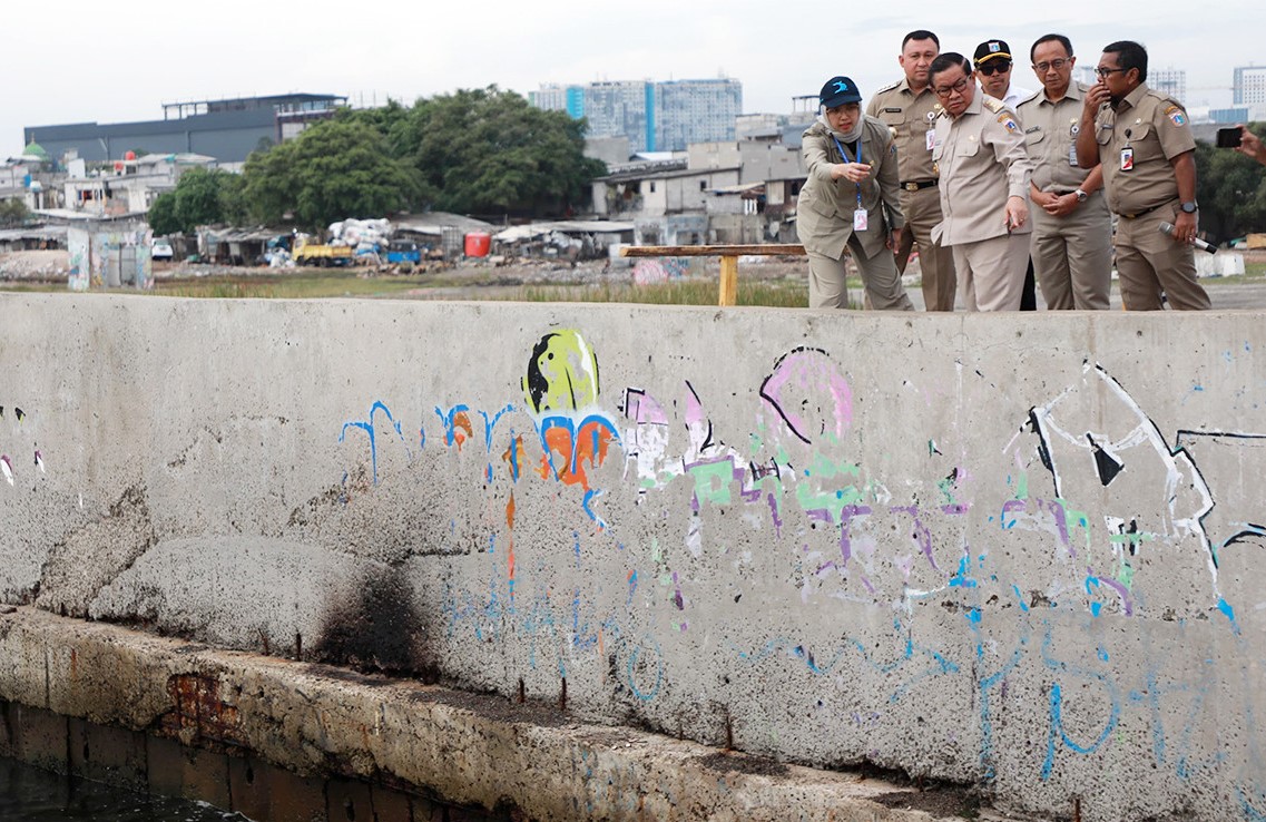 Tinjau Tanggul Pengaman Pantai, Gubernur Pastikan Penanganan Rob Jadi Prioritas