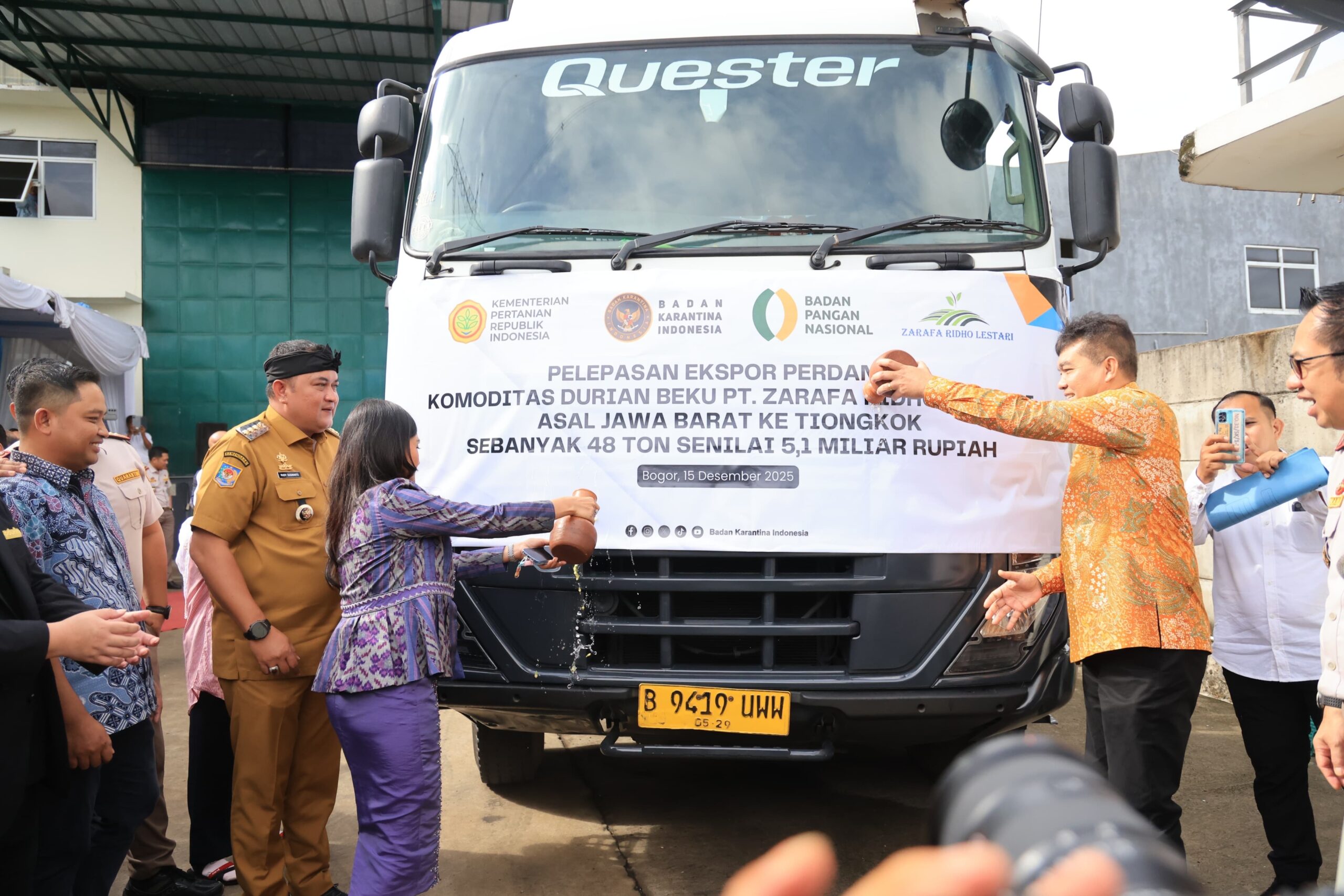 Bupati Bogor Lepas Ekspor Perdana 48 Ton Durian Beku ke Pasar Internasional