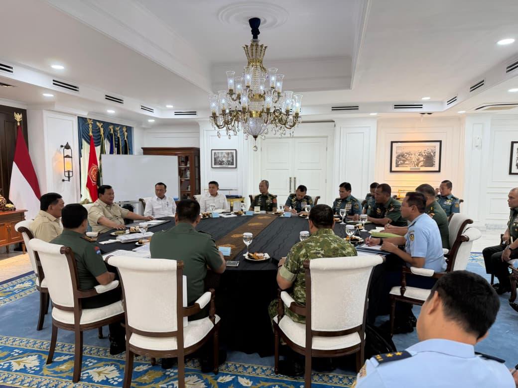 Perkuat Arah Pertahanan, Presiden Prabowo Gelar Pertemuan Rutin dengan Pimpinan TNI di Istana