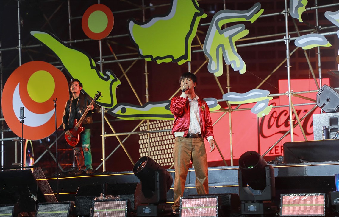 D’Masiv dan Semarak Pertunjukan Drone di Bundaran HI Pukau Ribuan Pengunjung