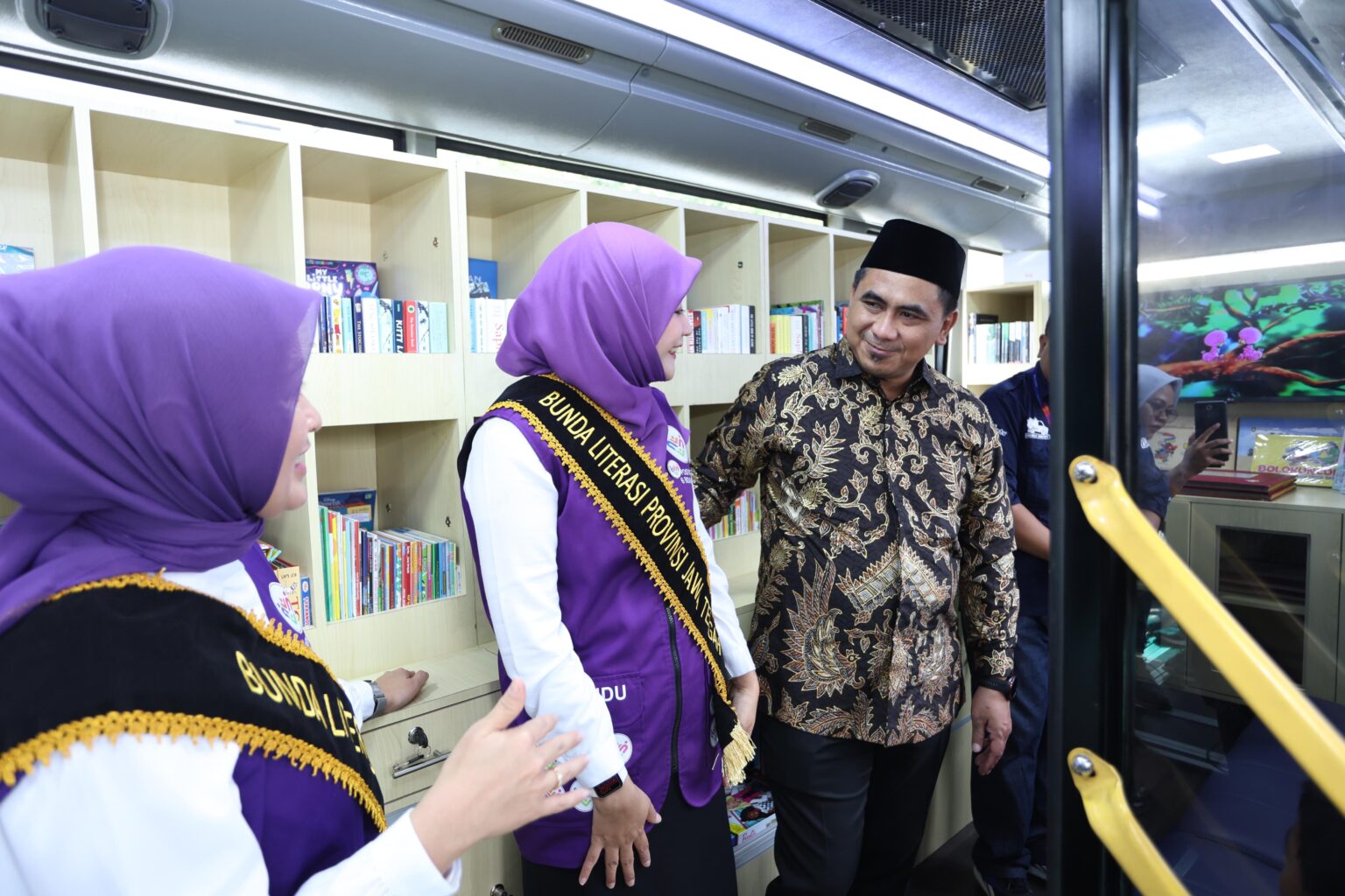 Luncurkan Bus Pintar Keliling di Surakarta, Nawal Yasin Dorong Peningkatan Minat Baca Masyarakat