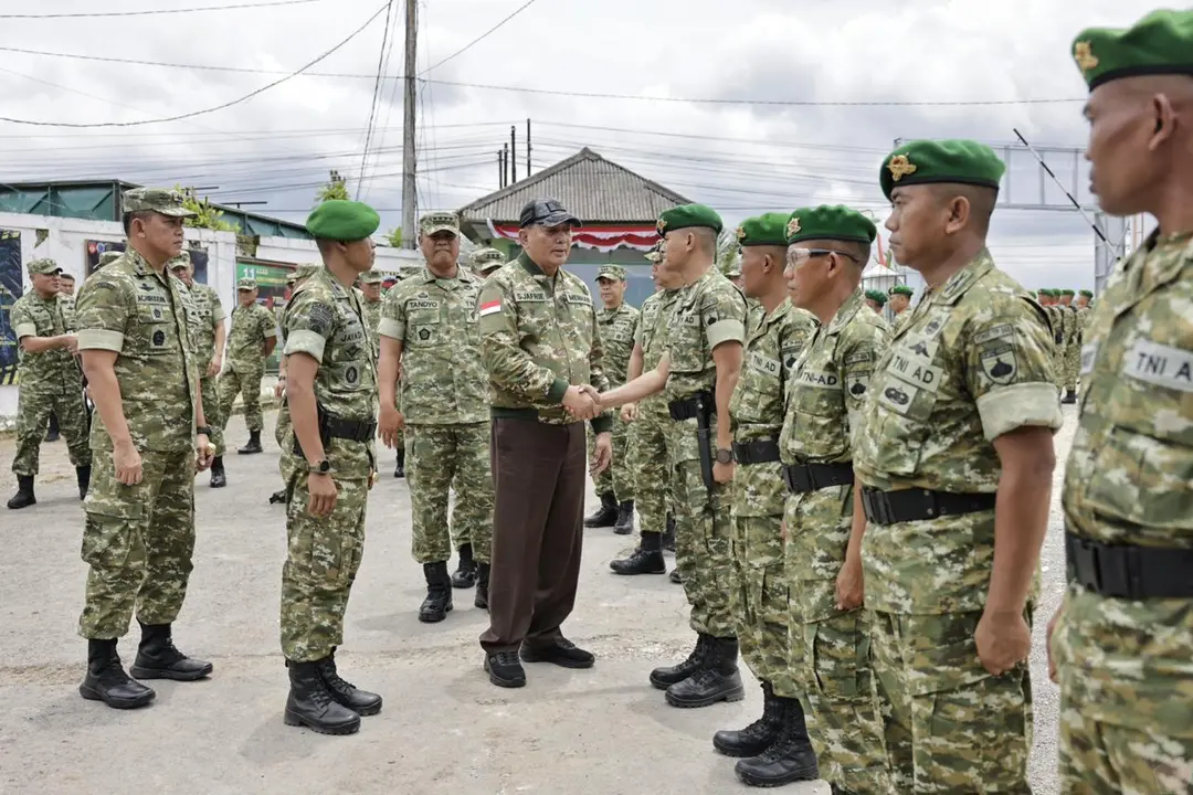 Wapang TNI Dampingi Menhan RI Tinjau Yonif TP 888, Perkuat Pertahanan Negara