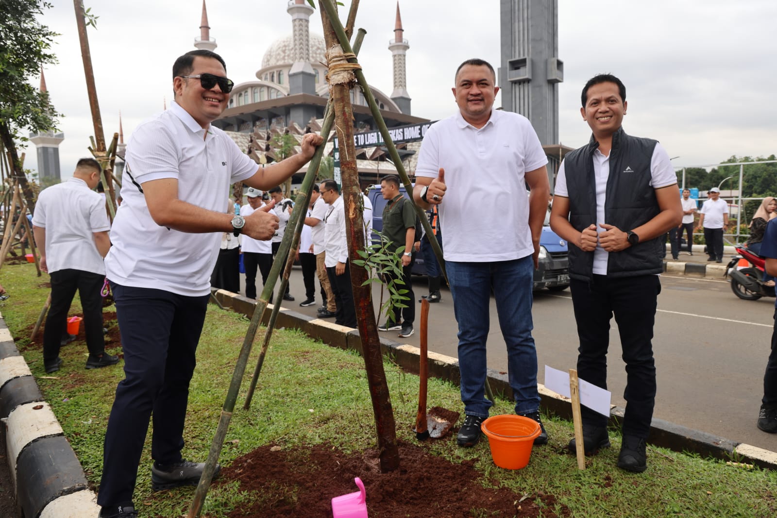 Bupati Bogor Pimpin Korve Tanam 1.000 Pohon di Kawasan Gelora Pakansari