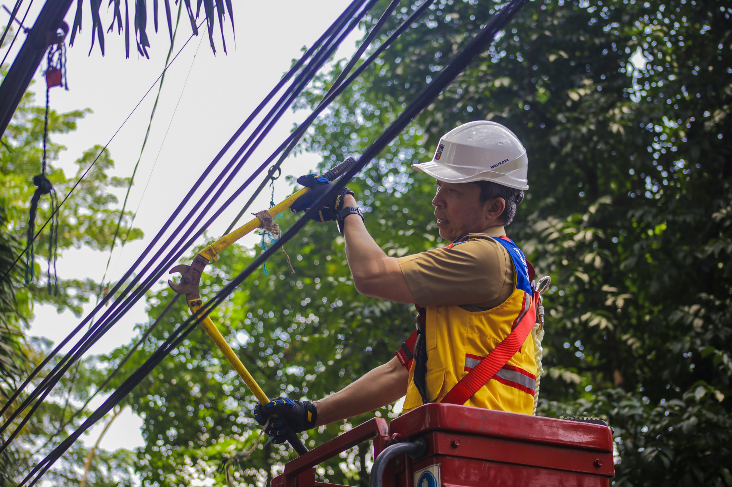 Komitmen Tata Wajah Kota, Wali Kota Bogor Pimpin Penataan Kabel Udara