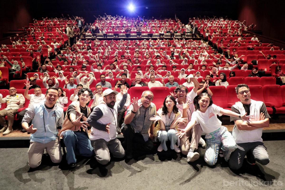 Wagub Jakarta, Rano Karno Nonton Pelangi di Mars Bareng Anak Yatim-Piatu