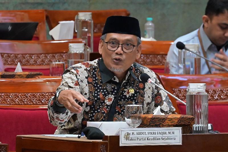 Komisi X DPR RI, Abdul Fikri Faqih: Membaca Bagian Hak Dasar Pendidikan, Bukan Kemewahan