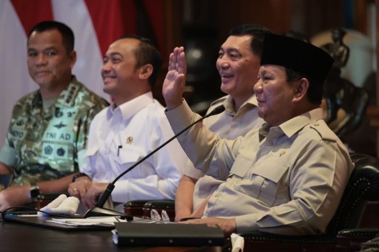 Menhan Dampingi Presiden Prabowo Resmikan 218 Jembatan di Seluruh Indonesia