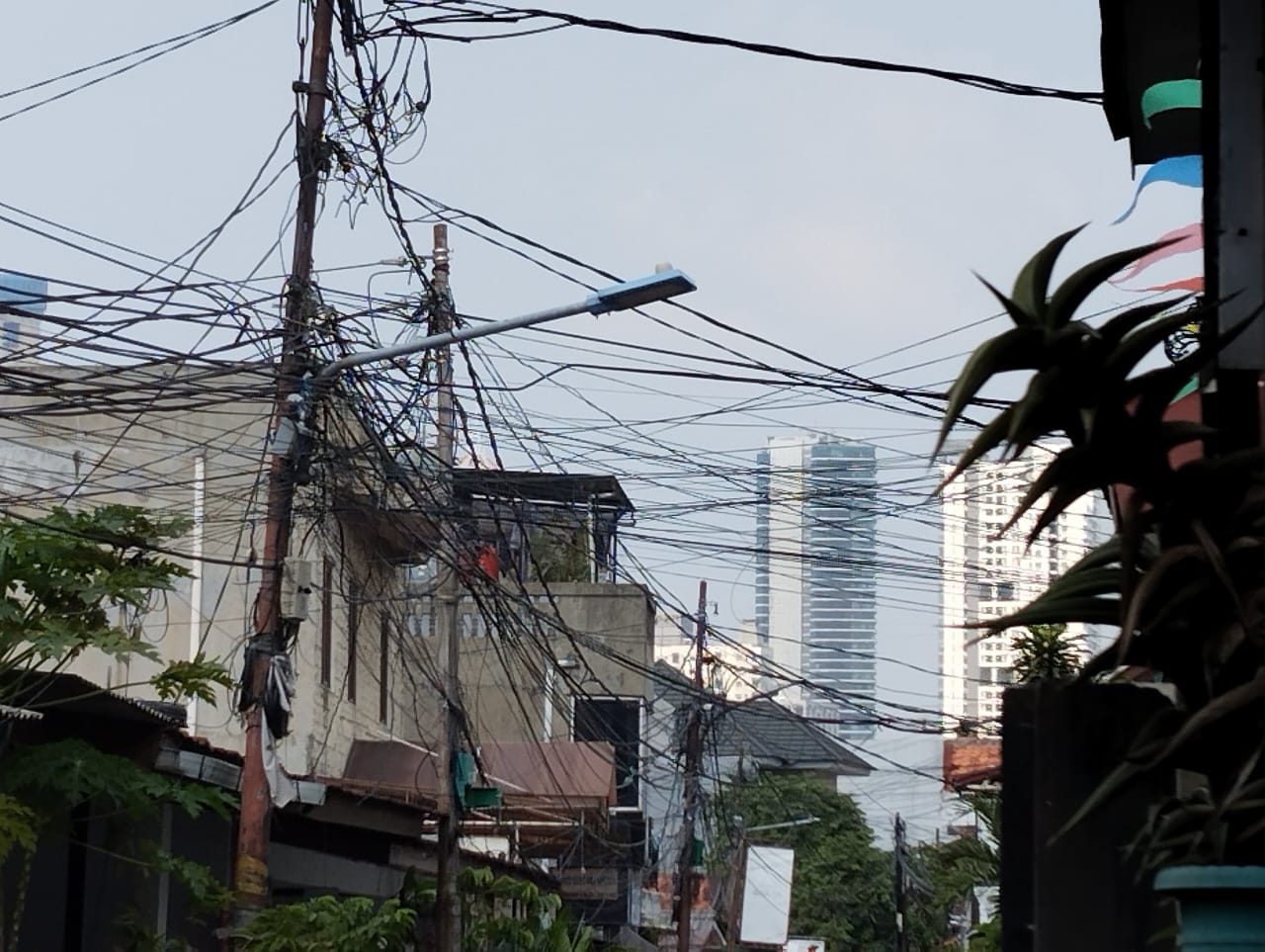 DPRD DKI Jakarta Desak Percepatan Pergub Jaringan Utilitas