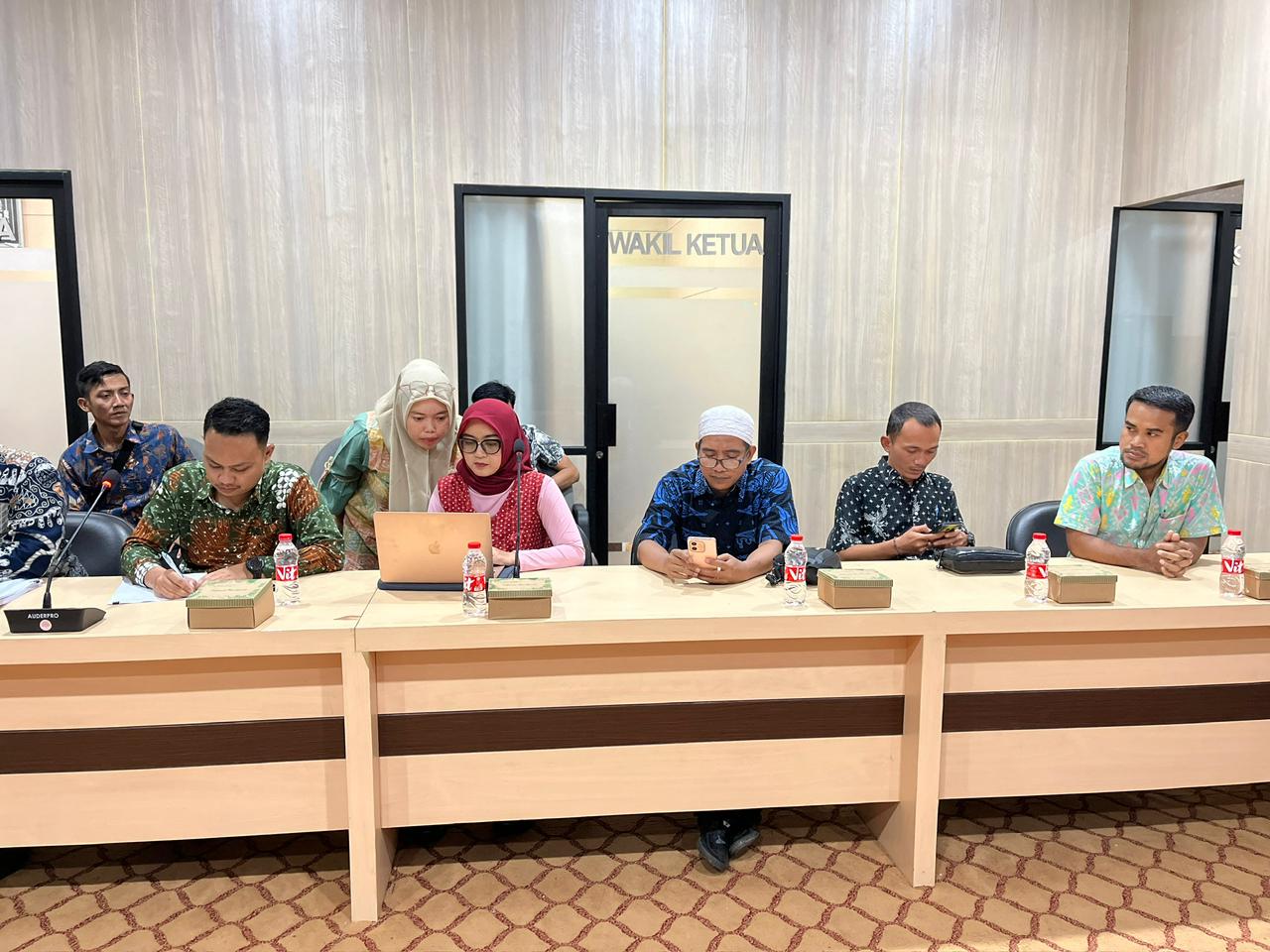 Merasa Aneh, Pemberian THR PPPK Paruh Waktu Guru di Lingkungan Pemprov Banten Jadi Sorotan