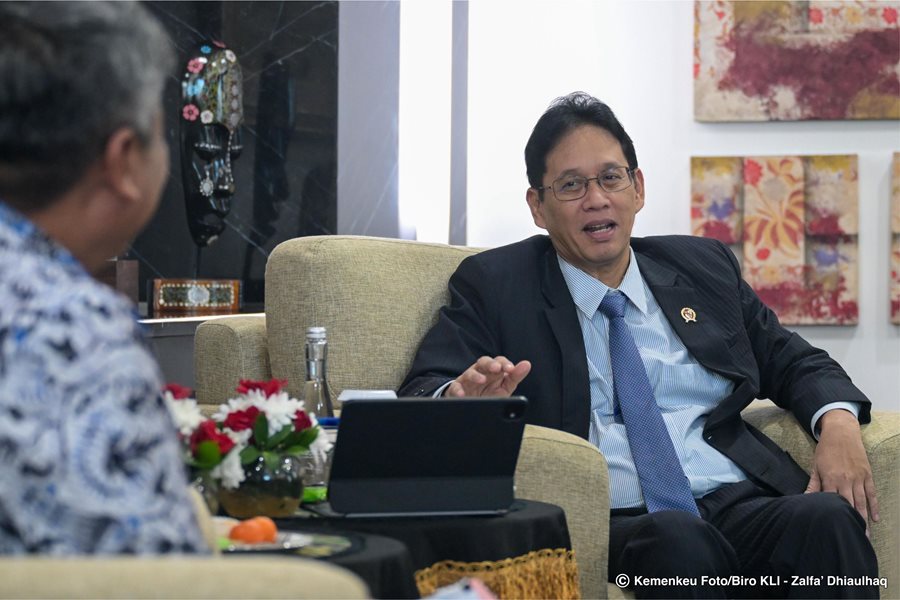 Menkeu Purbaya Dorong Daya Saing Industri Otomotif dan Transisi Kendaraan Ramah Lingkungan