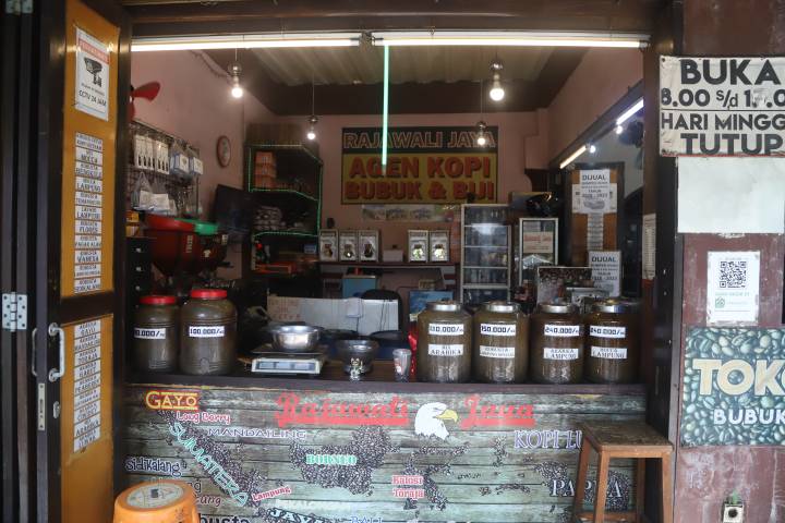 Dari Kedai Jadi Kelas, Kopi Rajawali Jaya Kota Tangerang Edukasi Dunia Kopi Gratis