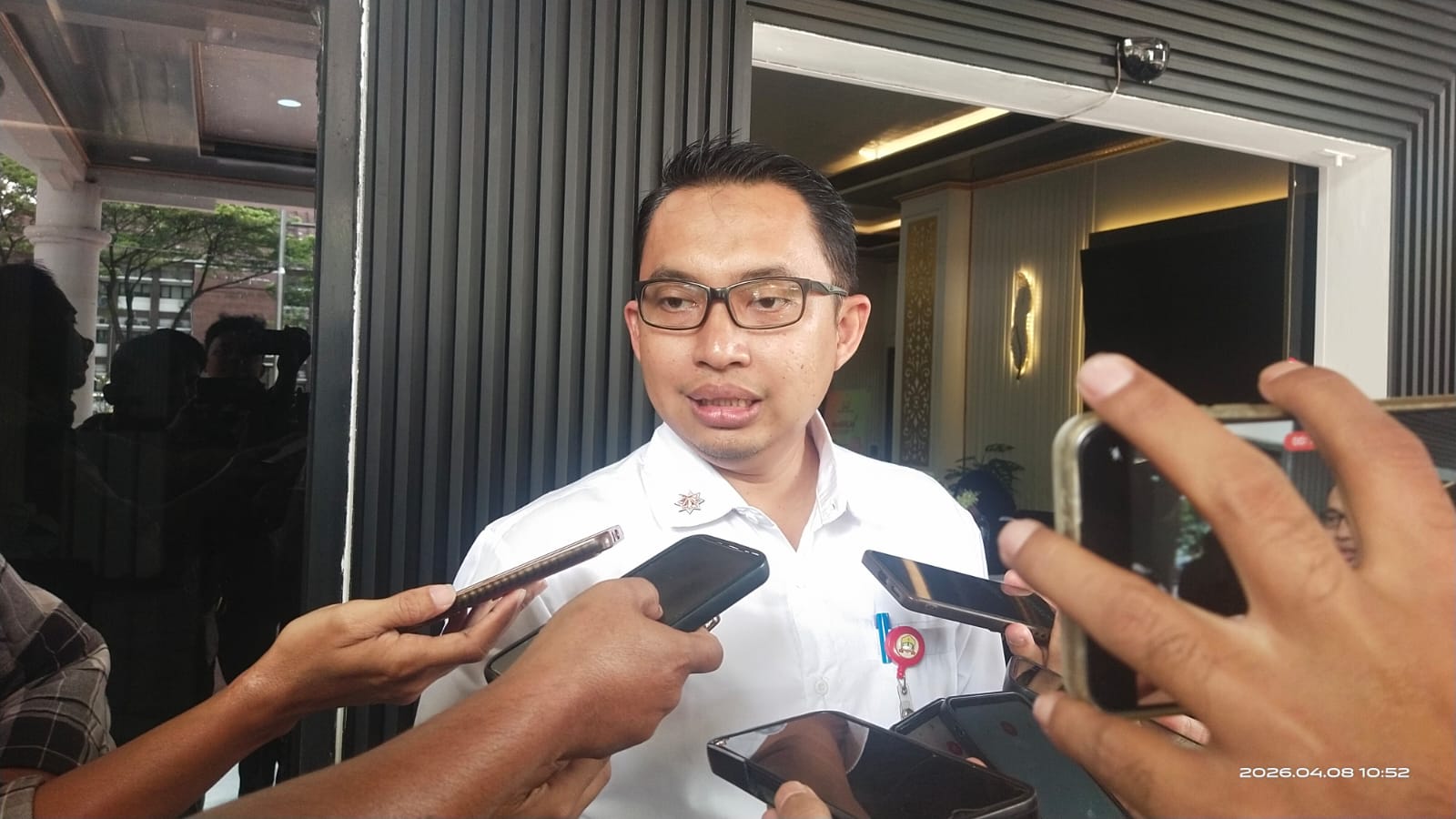 Kadis LH Kota Serang, Farach Richi Ajak Masyarakat Kembali Gunakan Wadah Tradisional Non-Plastik Guna Jaga Lingkungan