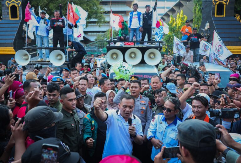 Temui Massa Aksi Buruh, Ahmad Luthfi: Terima Kasih May Day di Jateng Tertib dan Aman